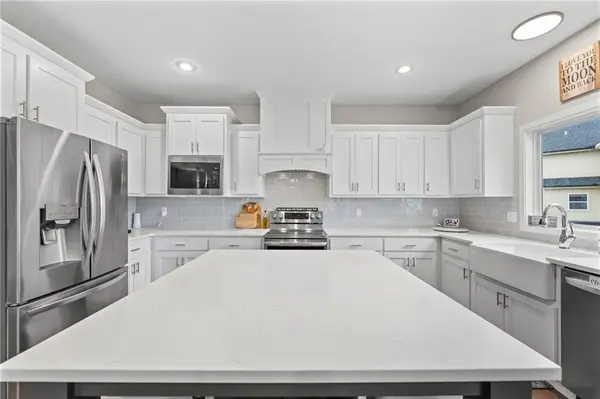 5837 Belmont DR, Shawnee, KS 66226