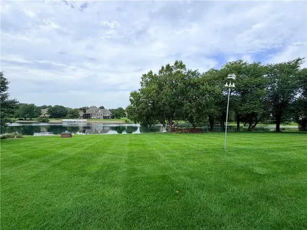 15592 S Greenwood ST, Olathe, KS 66062