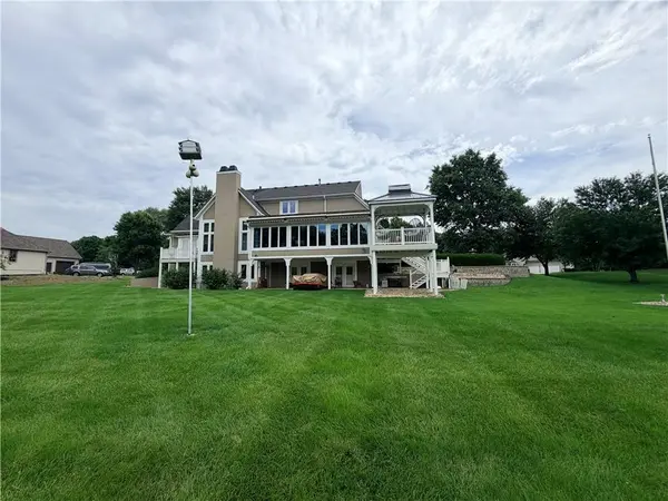 15592 S Greenwood ST, Olathe, KS 66062