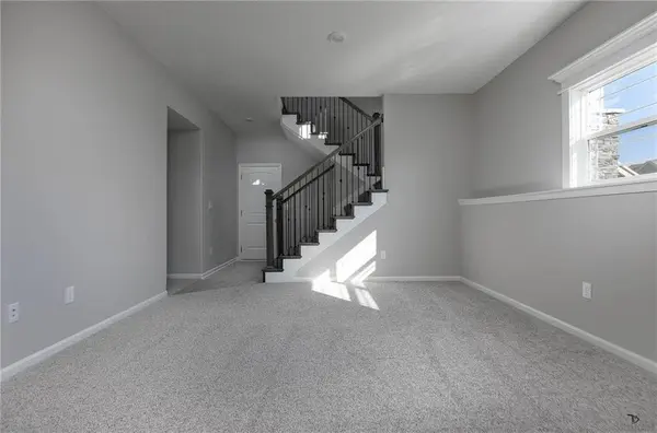 527 Skyview LN, Liberty, MO 64068