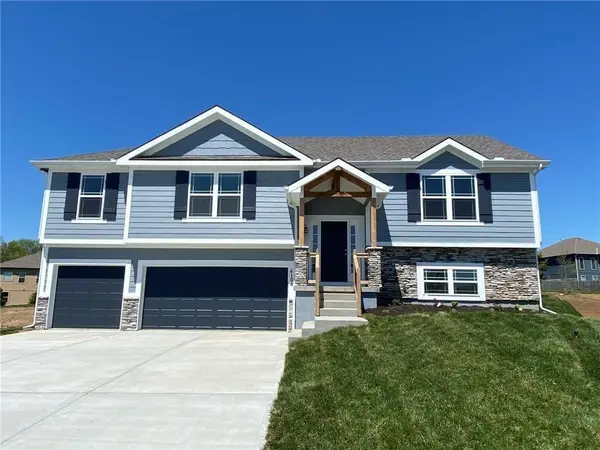 527 Skyview LN, Liberty, MO 64068