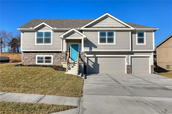 527 Skyview LN, Liberty, MO 64068