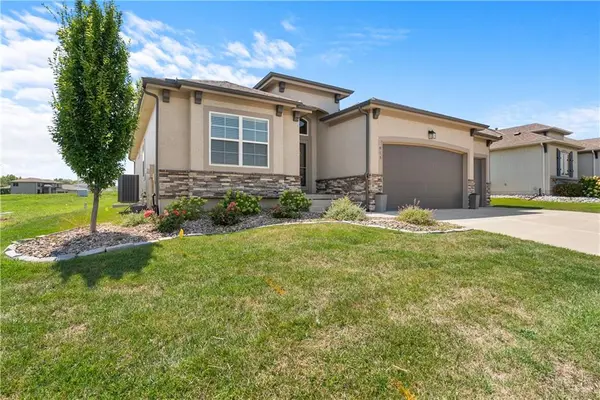 913 Zennor LN, Raymore, MO 64083