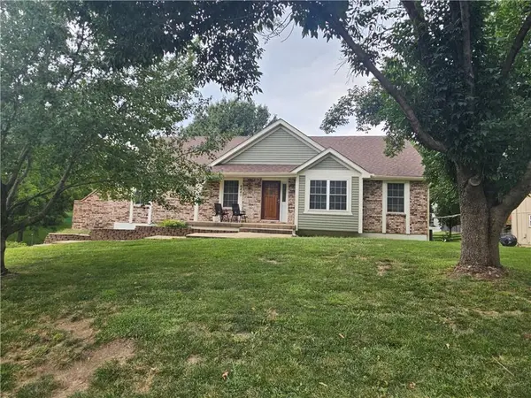 6440 Greenwood ST, Shawnee, KS 66216