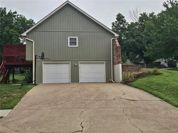 6440 Greenwood ST, Shawnee, KS 66216