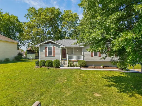 320 Regency Park ST, Kearney, MO 64060