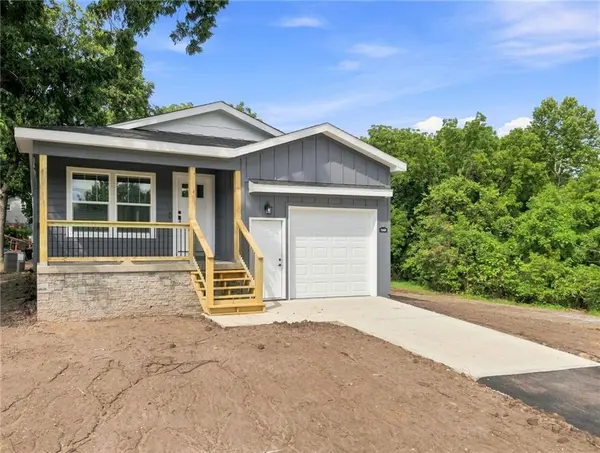 7908 Pleasant Valley RD, Pleasant Valley, MO 64068