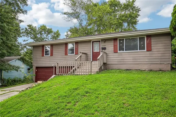 5104 N Smalley AVE, Kansas City, MO 64119