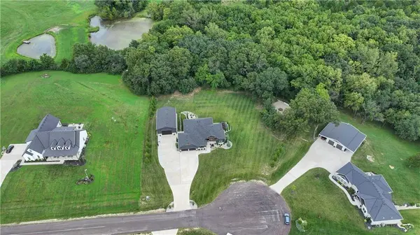 15562 Lexi LN, Bonner Springs, KS 66012