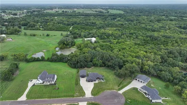 15562 Lexi LN, Bonner Springs, KS 66012