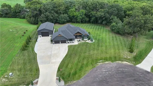 15562 Lexi LN, Bonner Springs, KS 66012