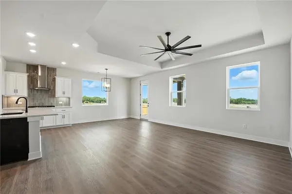 19304 W 205 TER, Spring Hill, KS 66083