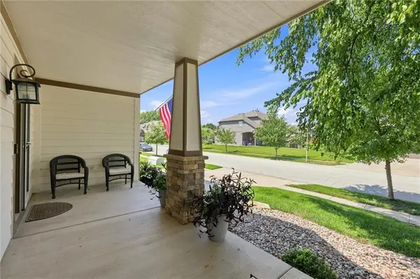 18569 W 165th ST, Olathe, KS 66062