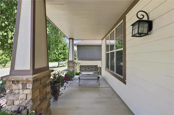 18569 W 165th ST, Olathe, KS 66062