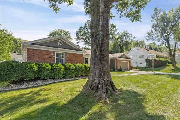 5521 W 84TH ST, Overland Park, KS 66207