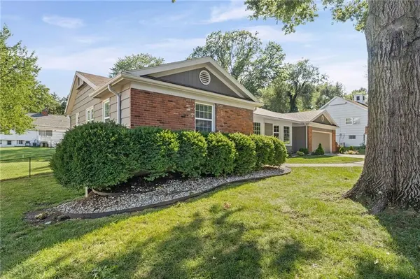 5521 W 84TH ST, Overland Park, KS 66207