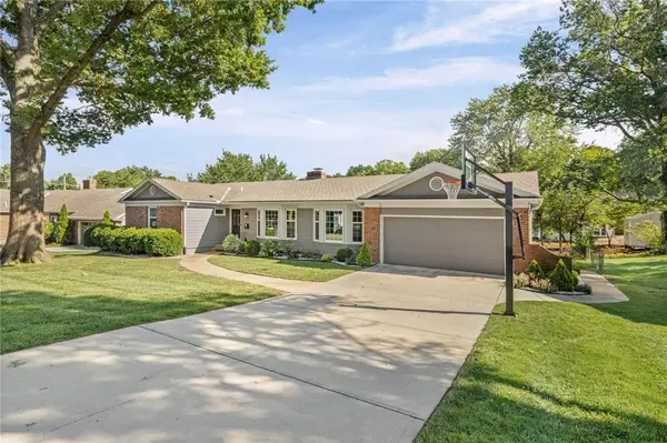 5521 W 84TH ST, Overland Park, KS 66207