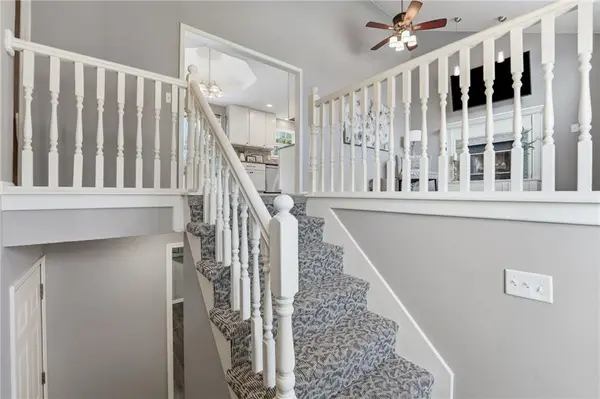 107 E Laredo TRL, Raymore, MO 64083