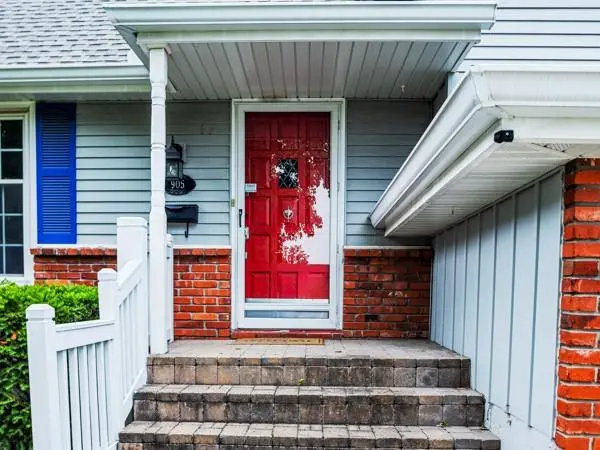 905 SW Savannah DR, Lee's Summit, MO 64081