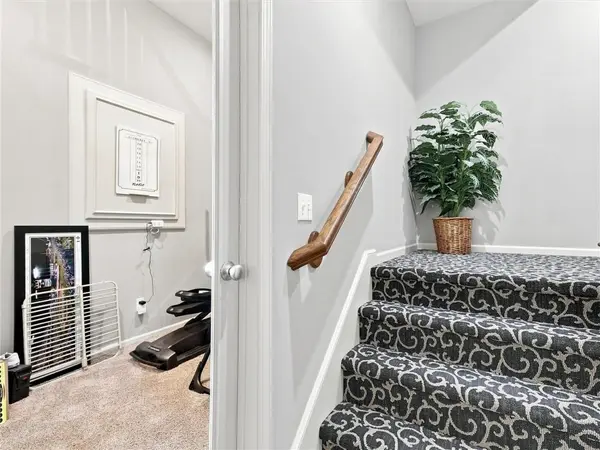 5822 NE Timber Hills DR, Lee's Summit, MO 64064