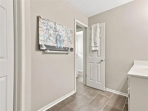 5822 NE Timber Hills DR, Lee's Summit, MO 64064