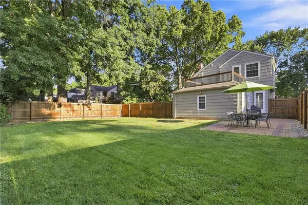 601 E 74th ST, Kansas City, MO 64131