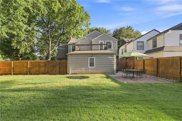 601 E 74th ST, Kansas City, MO 64131