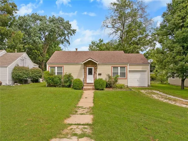 329 E 12th ST, Ottawa, KS 66067