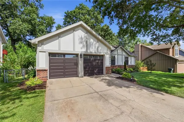 15295 Newton DR, Overland Park, KS 66223