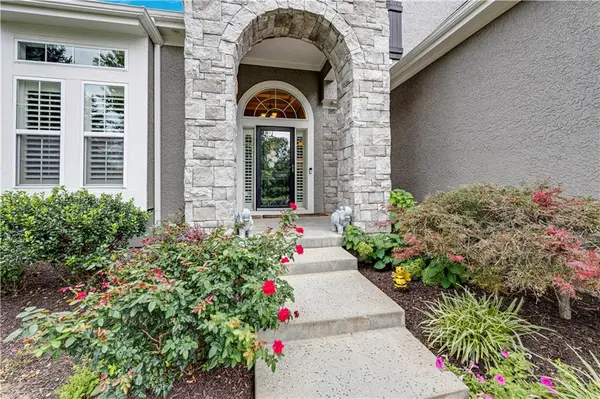 15704 Bond ST, Overland Park, KS 66221