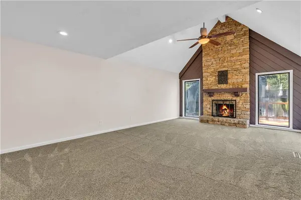 4377 SW BREEZY POINT LN, Lee's Summit, MO 64082