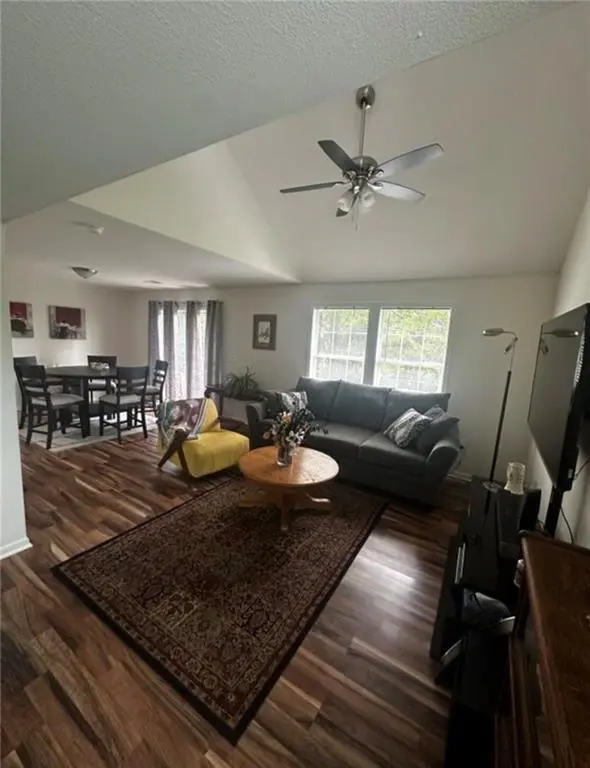 625 E Spring AVE, Bonner Springs, KS 66012