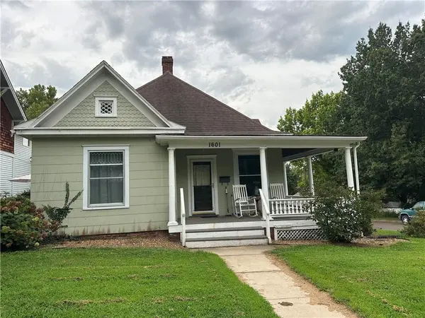 1601 Bloom ST, Lexington, MO 64067