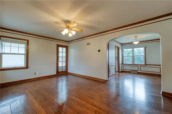 211 NE 82 TER, Kansas City, MO 64118