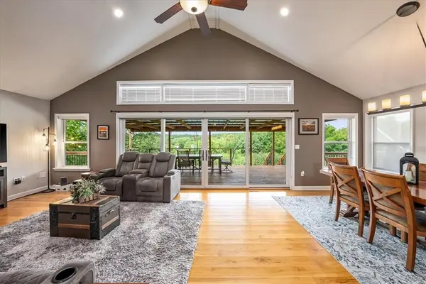 9259 Apple Valley LN, Ozawkie, KS 66070