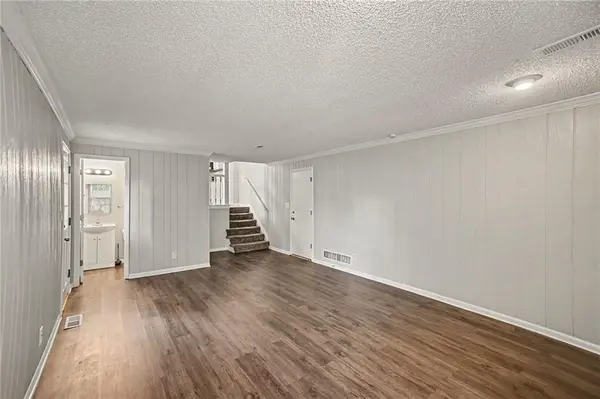11901 E 54th TER, Kansas City, MO 64133
