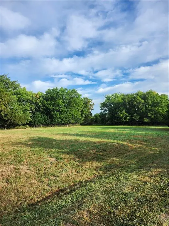 13 Texas DR, Linn Valley, KS 66040