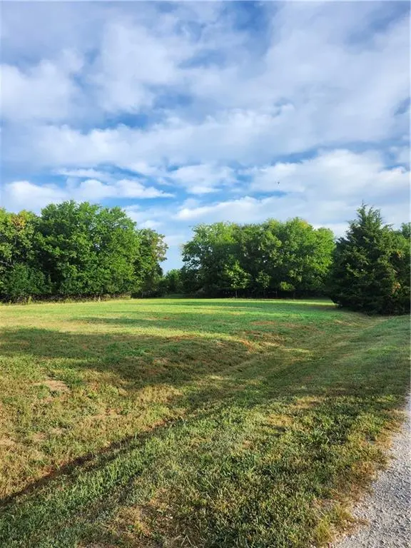 13 Texas DR, Linn Valley, KS 66040