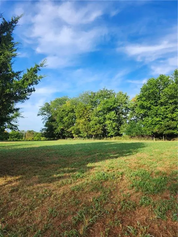 13 Texas DR, Linn Valley, KS 66040