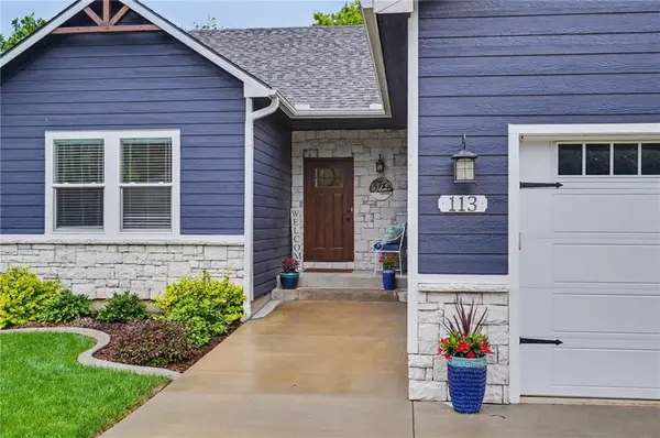 113 Hillside DR, Baldwin City, KS 66006