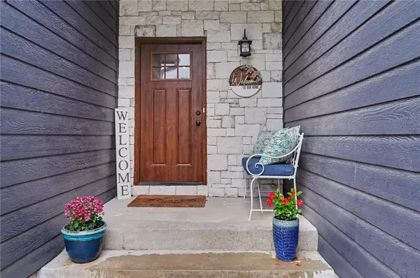 113 Hillside DR, Baldwin City, KS 66006