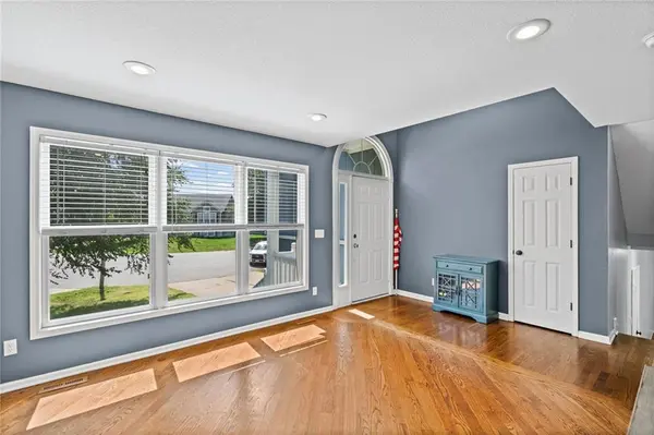 2512 NE Horseshoe DR, Lee's Summit, MO 64086