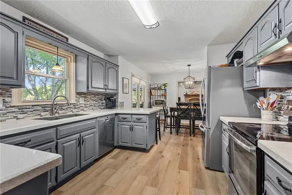 13608 W 68th ST, Shawnee, KS 66216