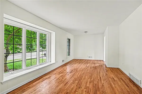 6111 E 108th TER, Kansas City, MO 64134
