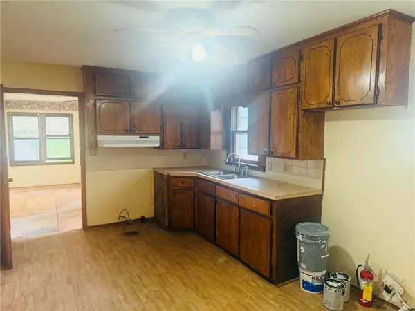 310 N 4th AVE, Columbus, KS 66725