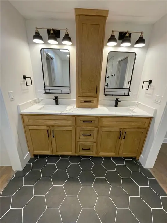 2905 W 73rd ST, Prairie Village, KS 66208