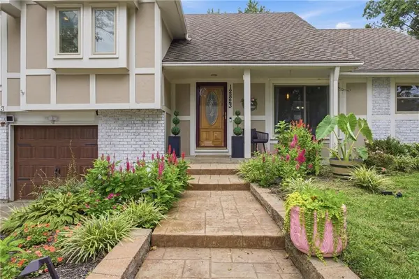 12823 W 82nd ST, Lenexa, KS 66215