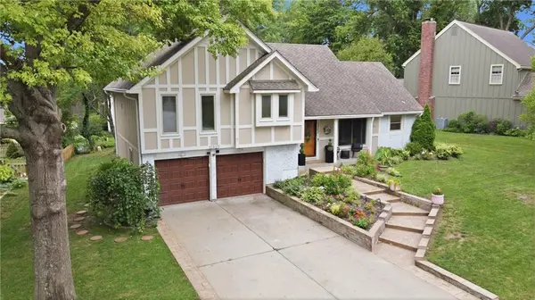 12823 W 82nd ST, Lenexa, KS 66215