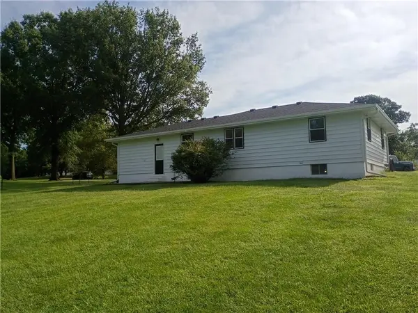 1013 N Alanthus AVE, Stanberry, MO 64489