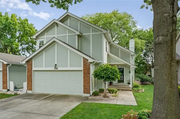 8303 W 121st ST, Overland Park, KS 66213